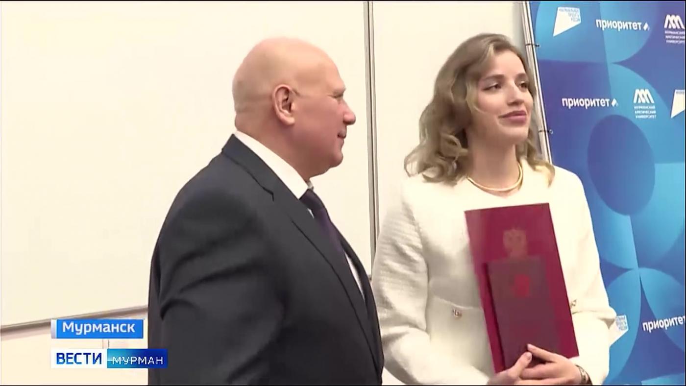 В МАУ дипломы магистров получили 12 выпускников юридического факультета