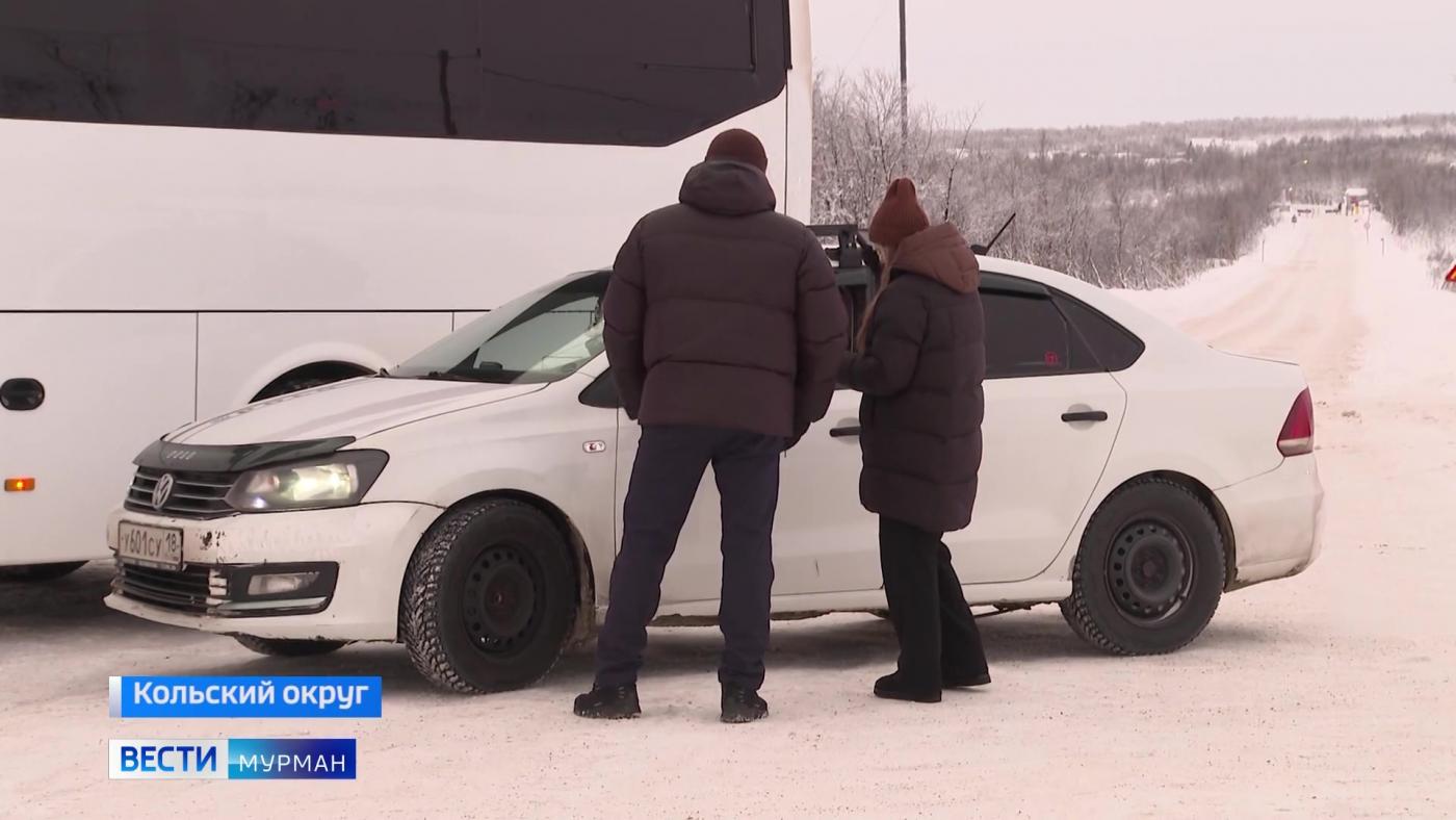 "Везу туристов, но я не гид!": в Мурманской области проверяли водителей, едущих в Териберку