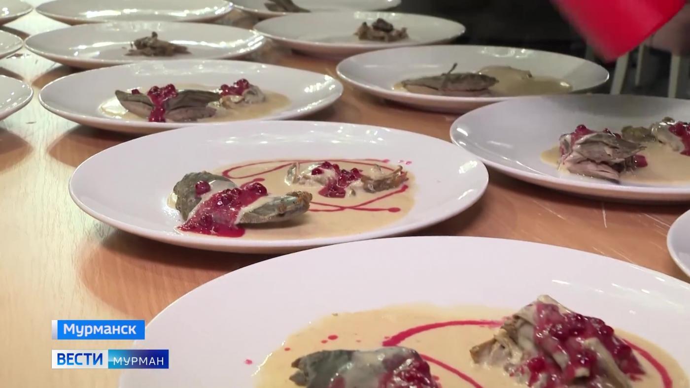 Ужин как спектакль: в Мурманске представили уникальный гастрономический перформанс