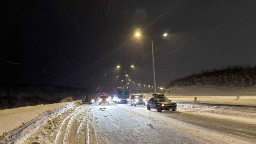 Массовое ДТП на объездной в Мурманске: столкнулись семь машин и автобус