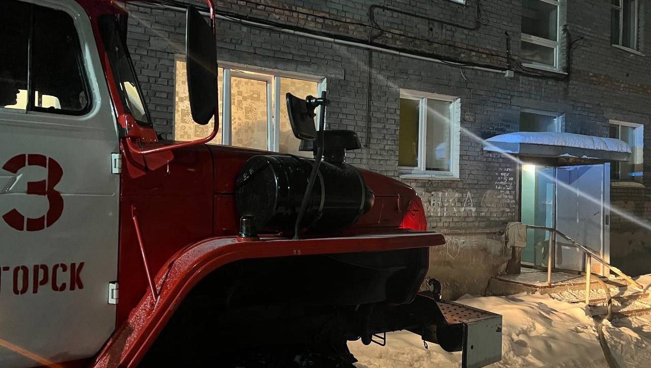 Из квартиры на Парковой в Оленегорске спасли человека во время пожара
