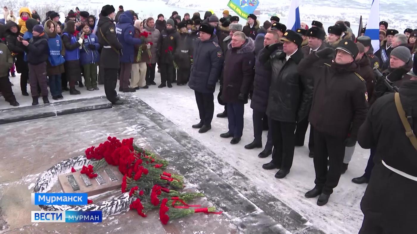 В Мурманске у "Алеши" прошел митинг в честь Дня защитника Отечества