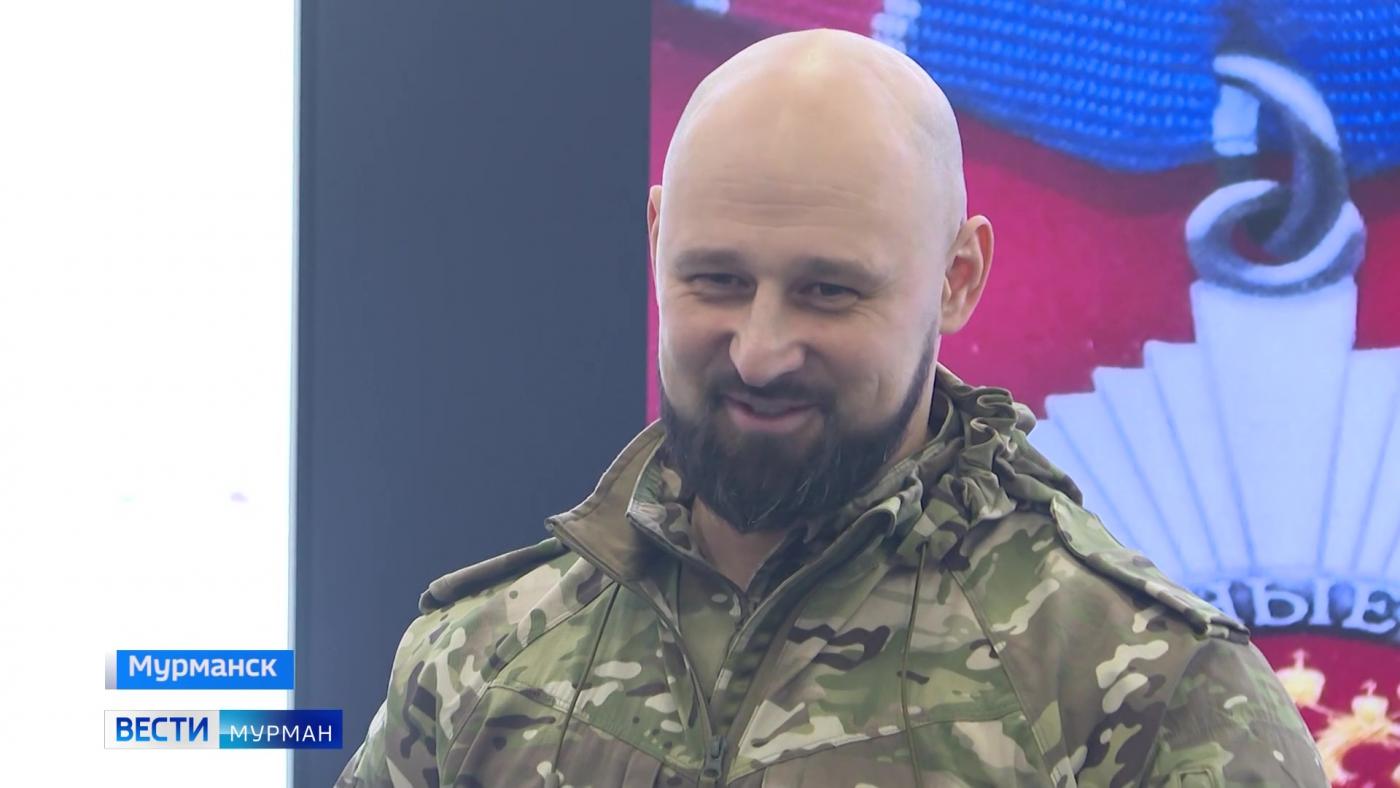 Студенты Мурманского строительного колледжа познакомились с участником СВО Григорием Низовцом