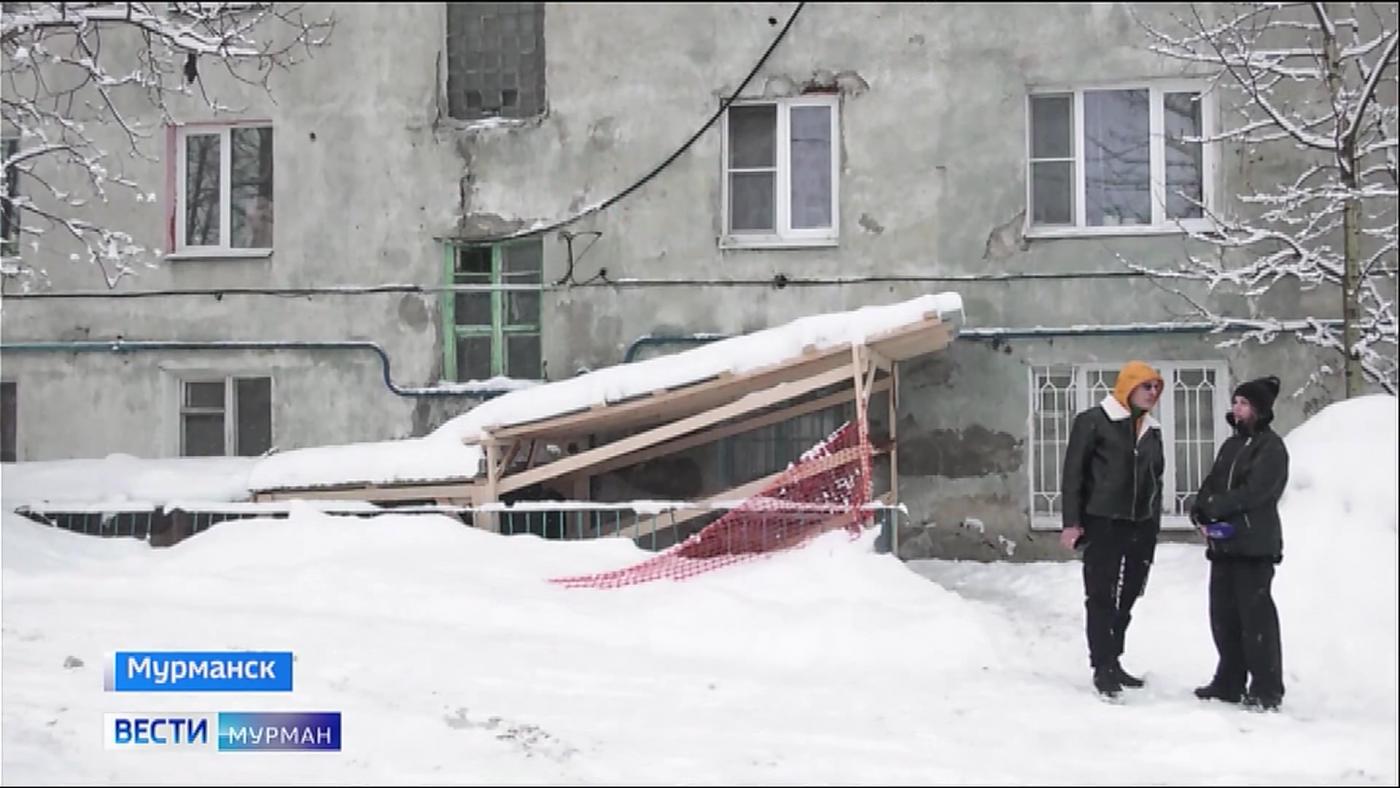 Капремонт крыши дома на Полухина в Мурманске вызывает вопросы у жильцов
