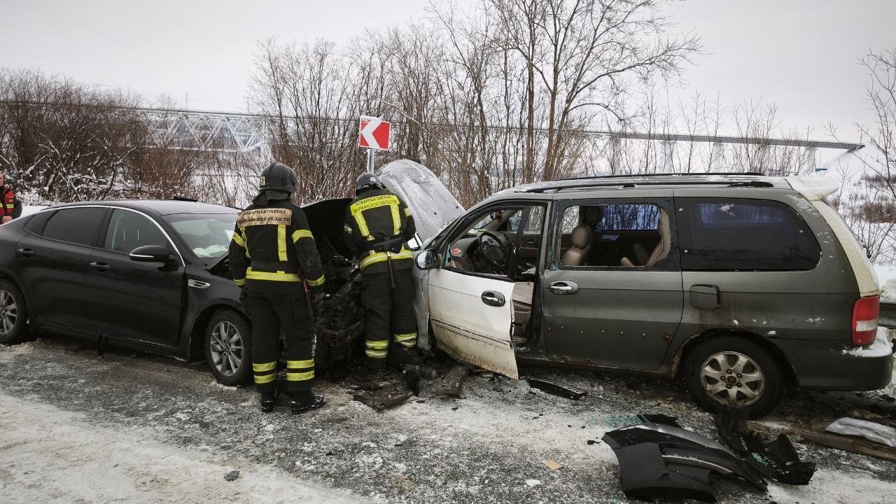 Семерых пострадавших в ДТП в Кольском округе госпитализировали