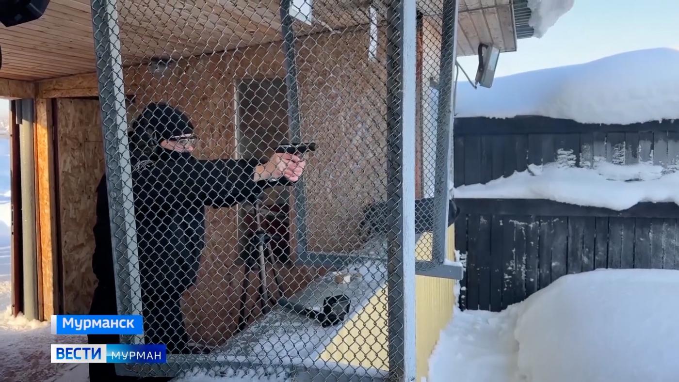 "Дам фору любому мальчику": сотрудница ОМОН "Медведь" бьет точно в цель