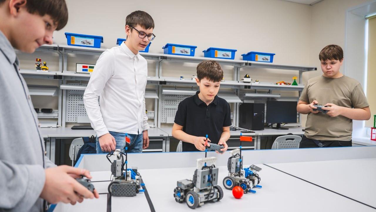 Во всех школах ЗАТО Александровск реализована программа "Теплое окно" и открыты "Точки роста"