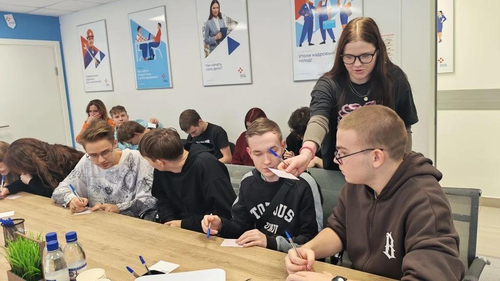 Молодежный клуб "ФрешКАдры" открылся в Полярнозоринском кадровом центре