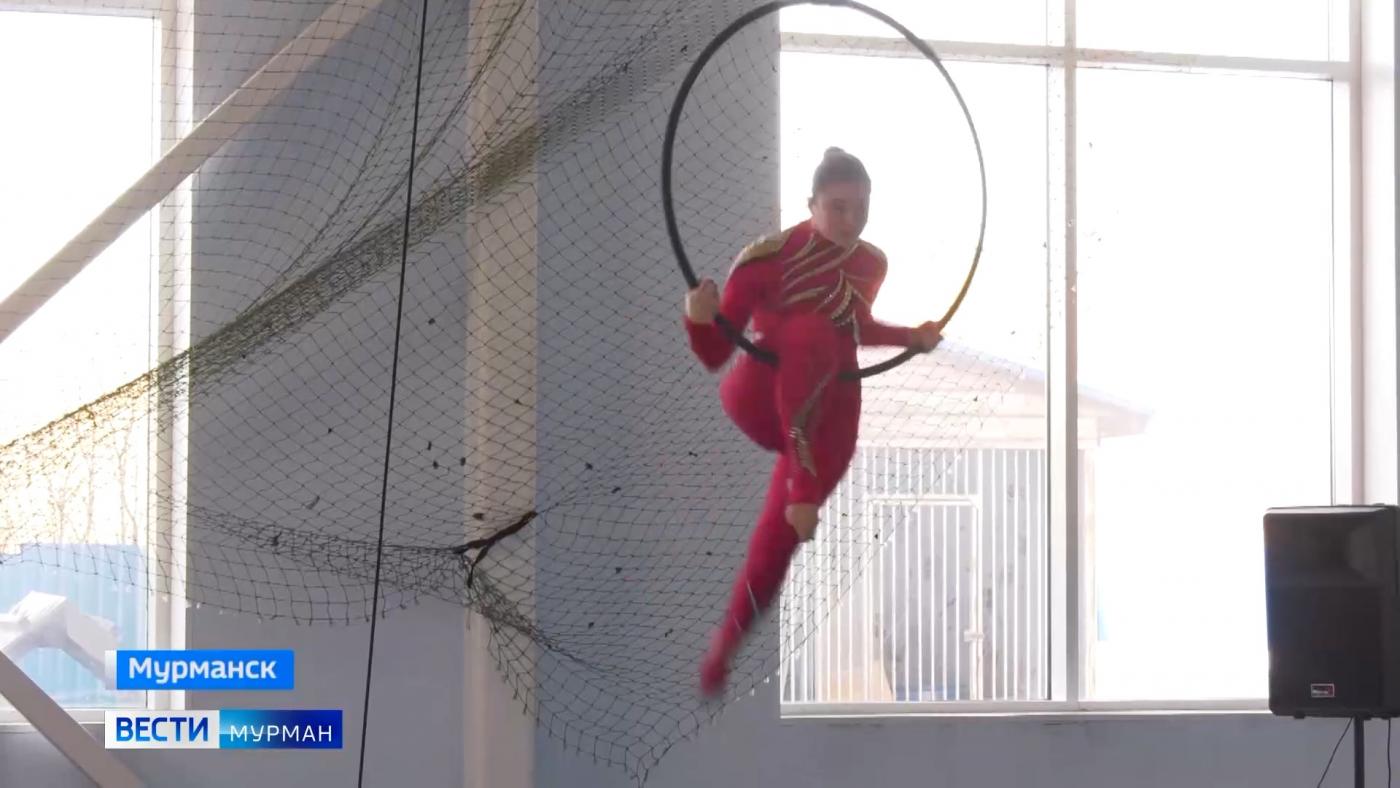 Акробатические трюки, яркие костюмы и громкие болельщики: в Мурманске впервые прошел чемпионат по воздушной гимнастике
