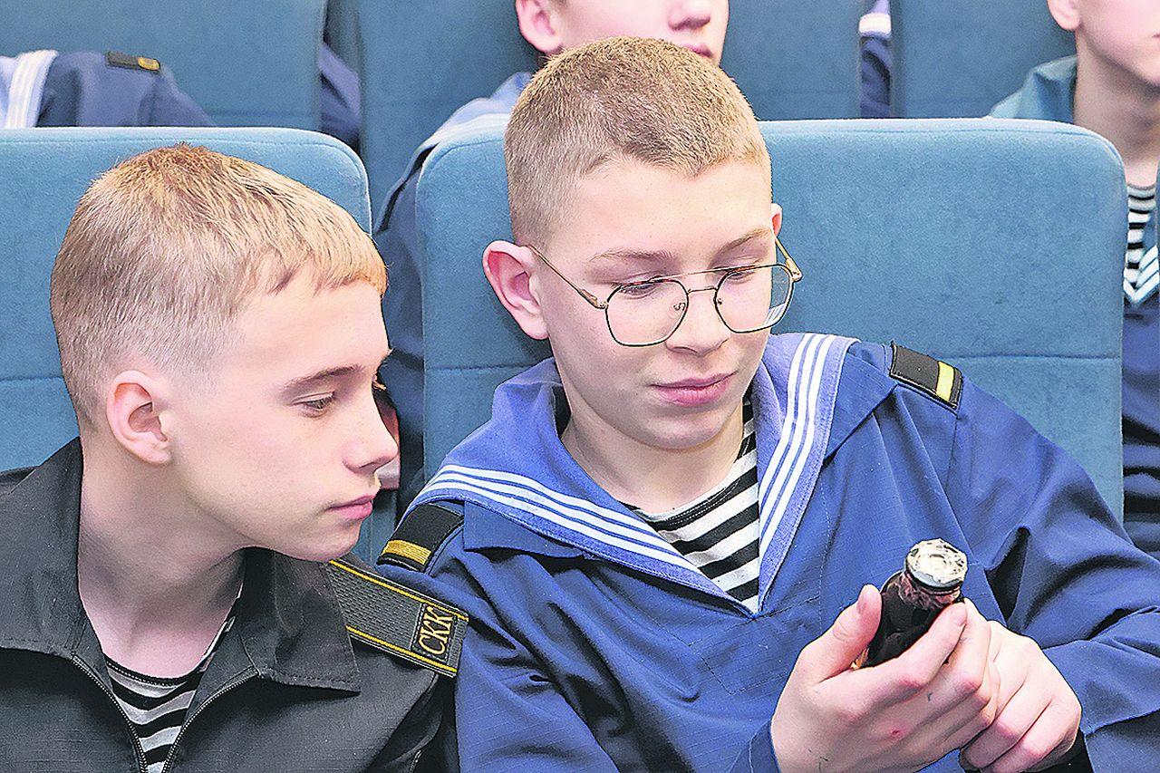 К сердцам ребят по шахматной доске