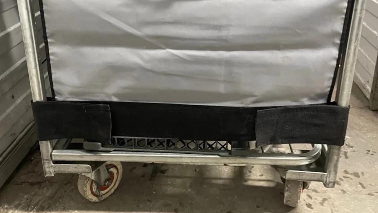 В Мурманске продавец магазина получила тяжелую травму ноги при приемке товара