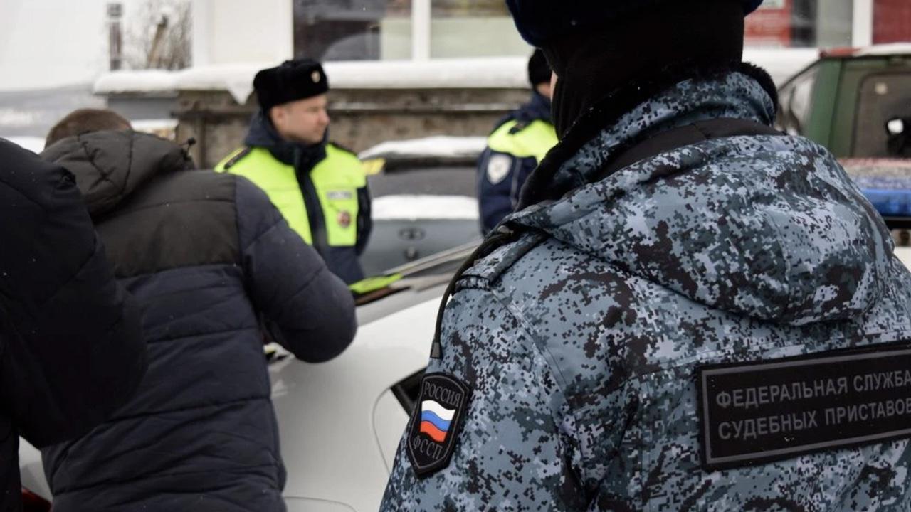 Житель Полярного оплатил 94 штрафа ГИБДД только после вмешательства приставов