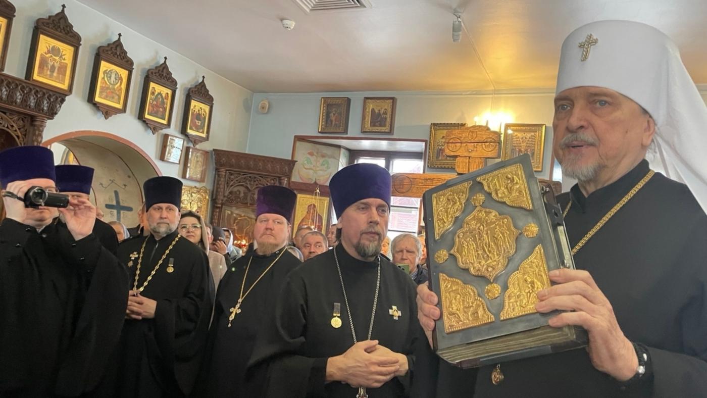 В Кольский храм привезли старинное Евангелие XVIII века