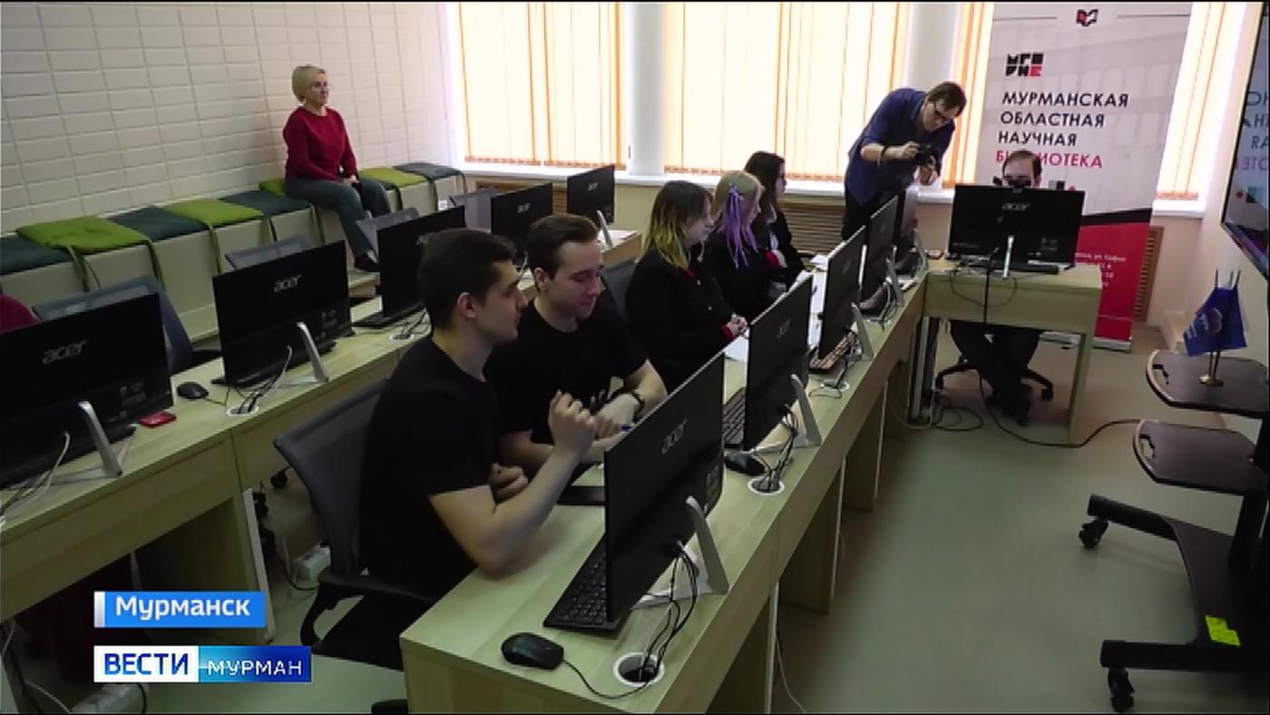 На неделе российской космонавтики в Мурманской областной научной библиотеке прошли интеллектуальные игры