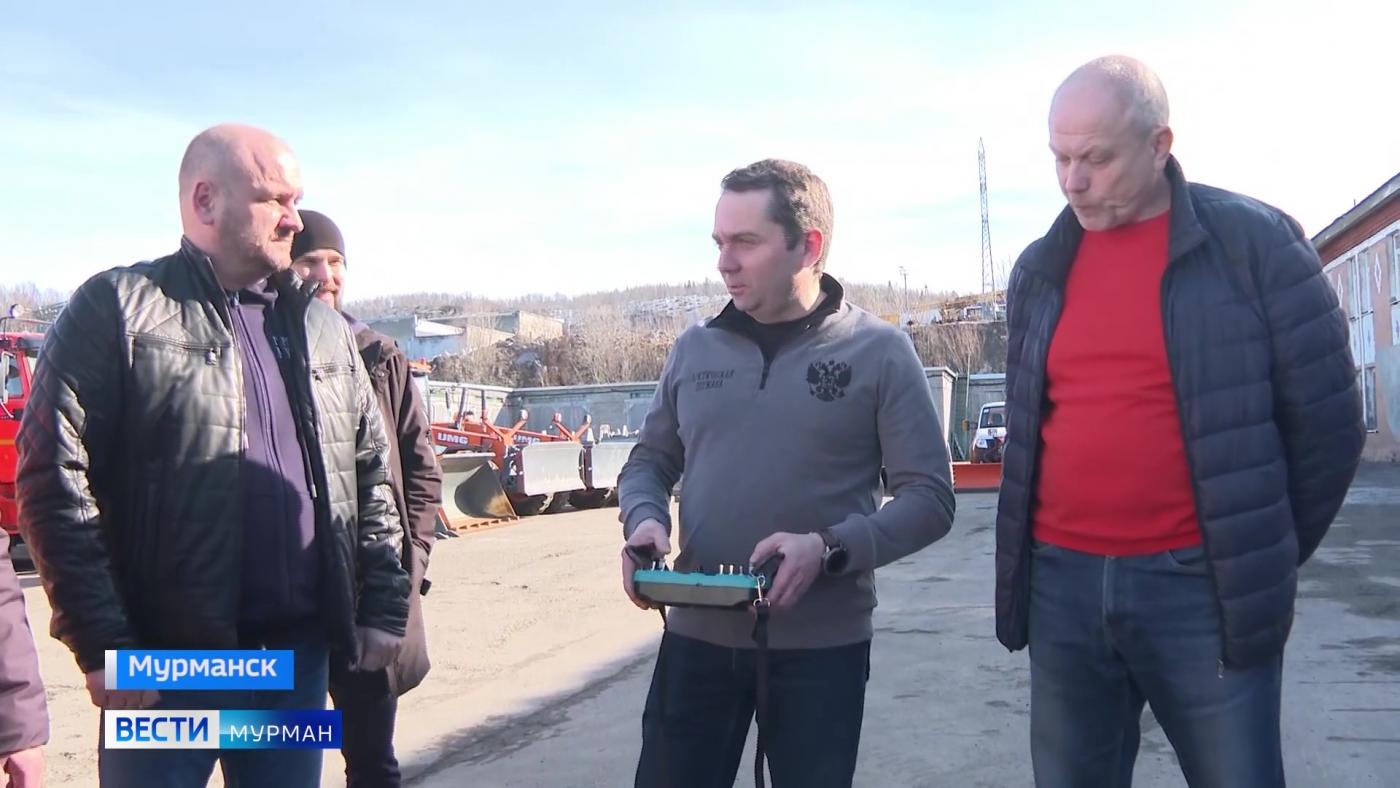 Андрей Чибис оценил качество уборки Мурманска и пообщался с рабочими