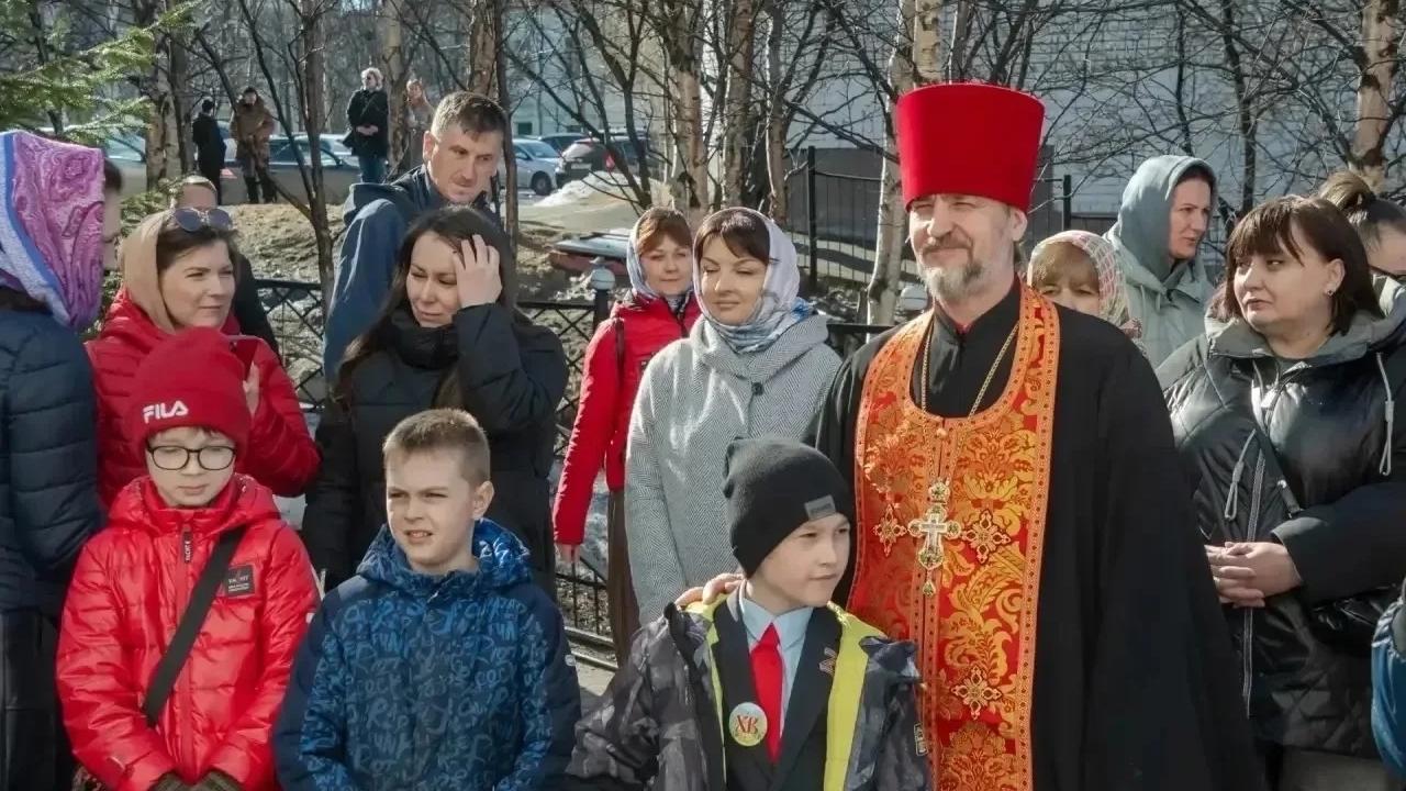 Праздник Светлой Пасхи мурманчане отметили на территории храма равноапостольного князя Владимира