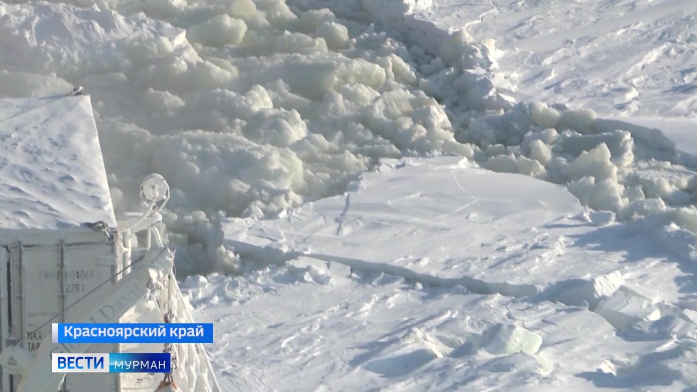 Лед, растущий вниз, и каналы, которые смерзаются на глазах