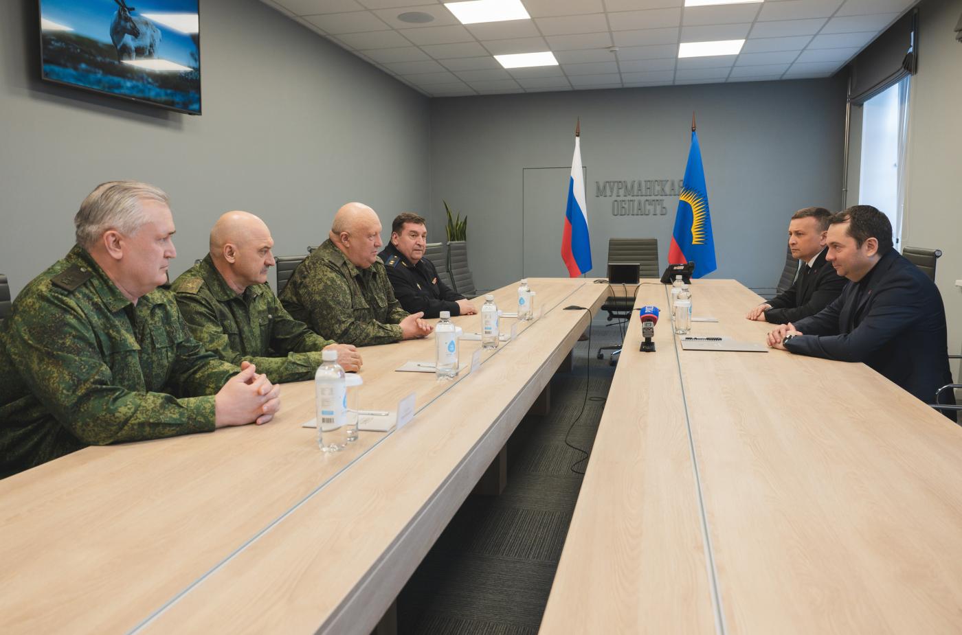 Нового начальника погрануправления ФСБ по Карелии представили губернатору Чибису