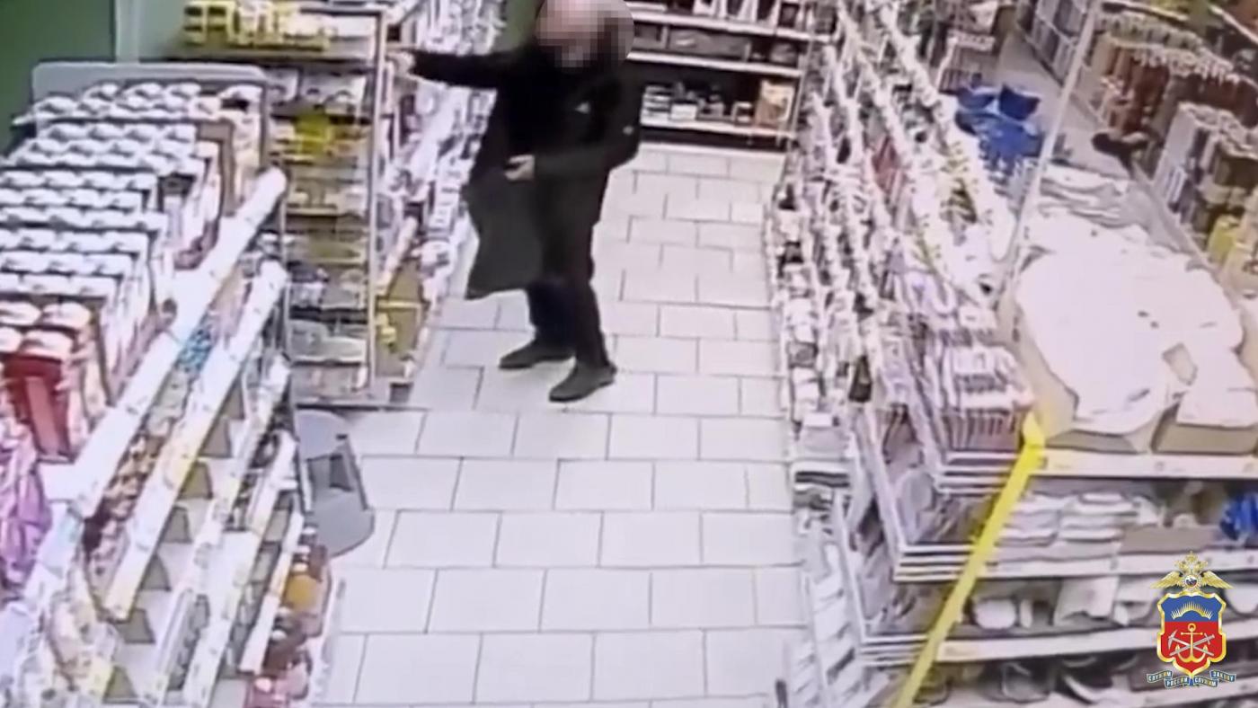 Бьюти-вор на подписке: мурманчанина задержали за кражу косметики на 14 тысяч рублей