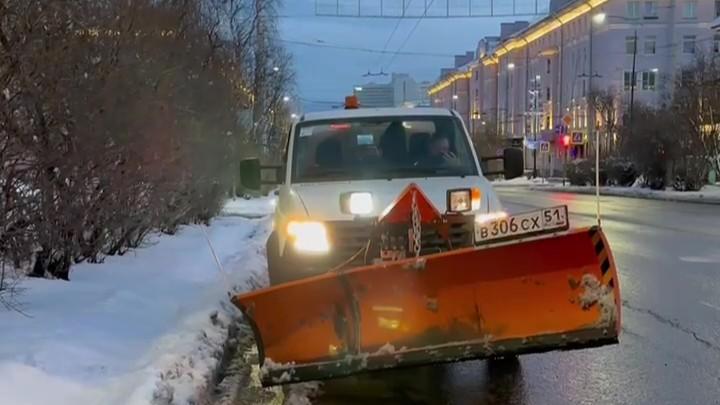 Иван Лебедев проверил ход уборки дорог от снега в Мурманске