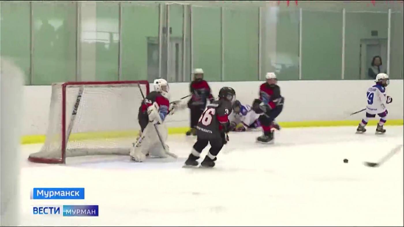 Адреналин зашкаливает: в финале Кубка города скрестили клюшки 2 команды &ndash; из Мурманска и Североморска