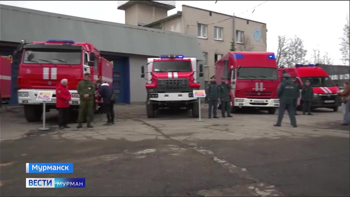 Шесть новых автомобилей спецназначения получили пожарные Мурманской области