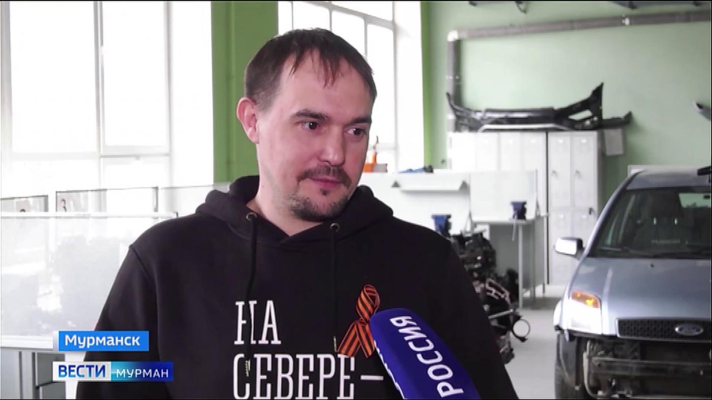 С машинами на ты: мурманчанин Евгений Гусев растит кадры для Арктики