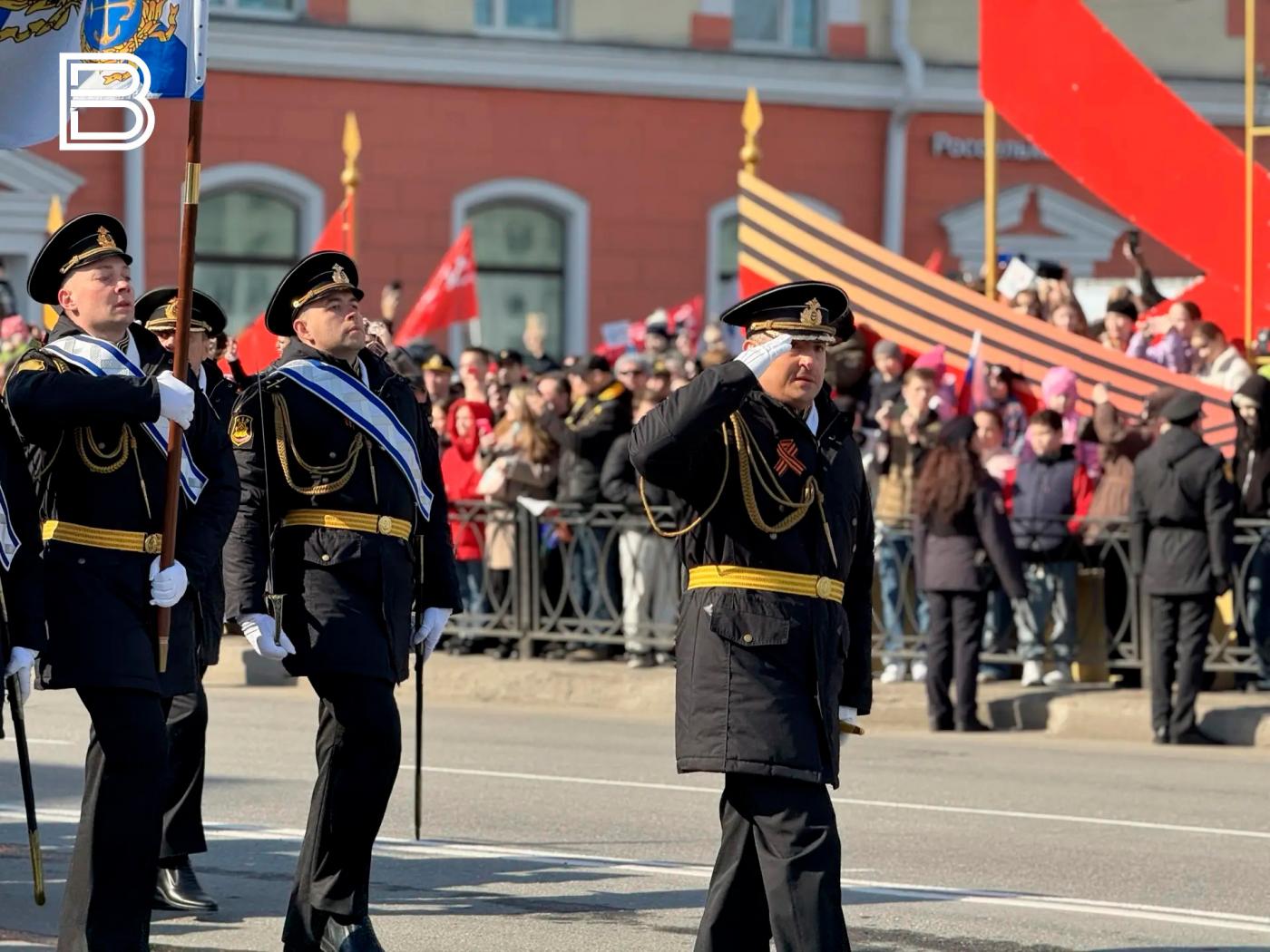 В военном параде в городе-герое Мурманске приняли участие свыше 500 военнослужащих