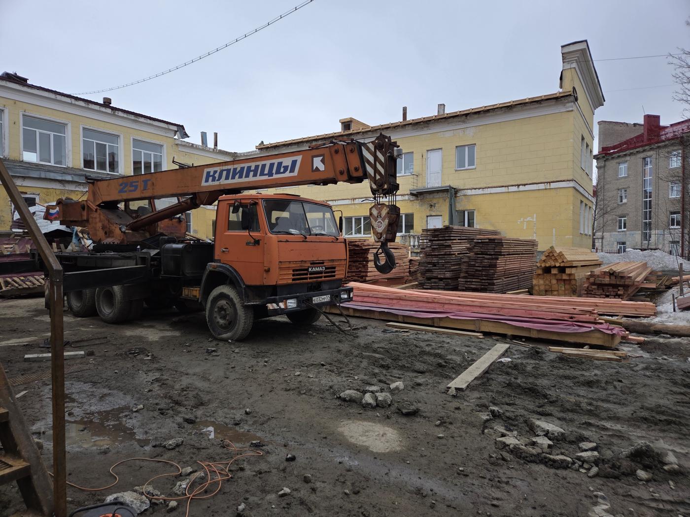 В Апатитах и Кировске приступили к капремонту пяти социальных объектов &nbsp;