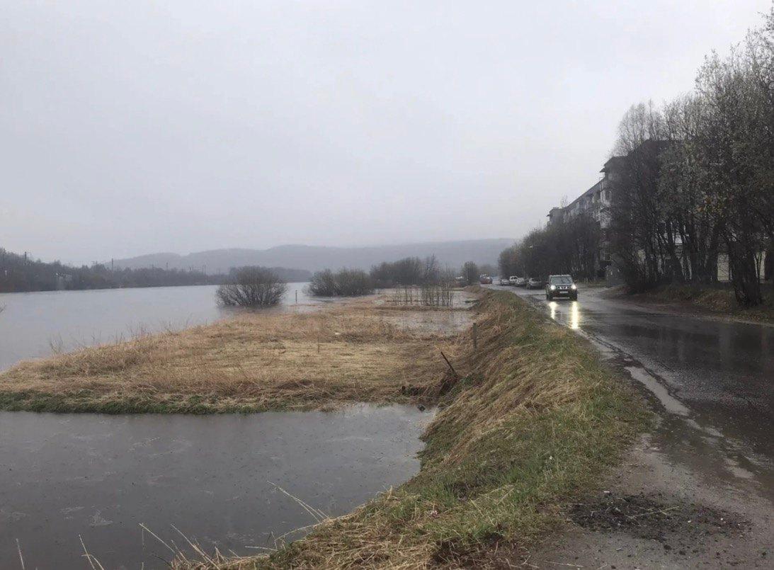 За сутки вода в реке Кола поднялась незначительно