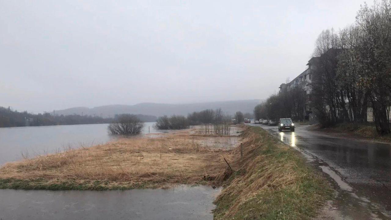 За сутки вода в реке Кола поднялась незначительно