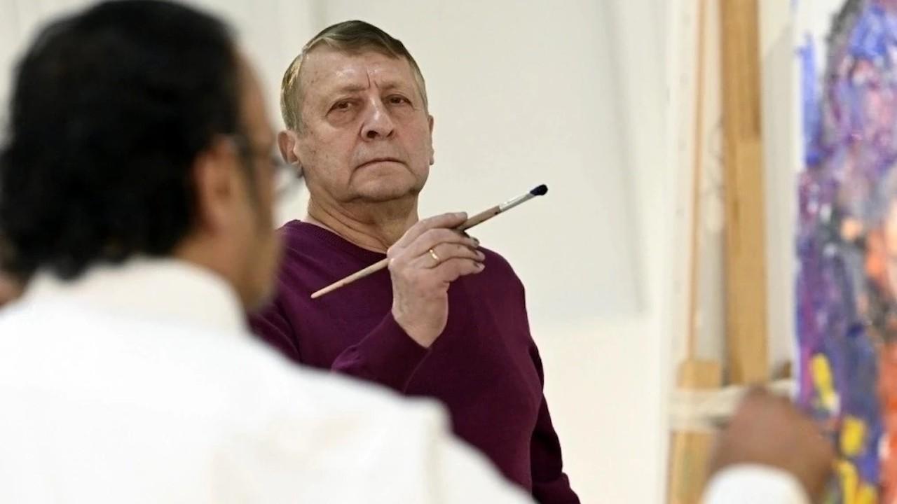 Почетный житель Североморска, заслуженный художник Анатолий Сергиенко принимает поздравления с 80-летним юбилеем