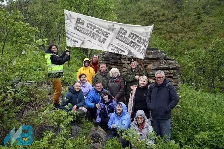 Мурманские журналисты и писатели побывали в "Литературной землянке" на полуострове Средний