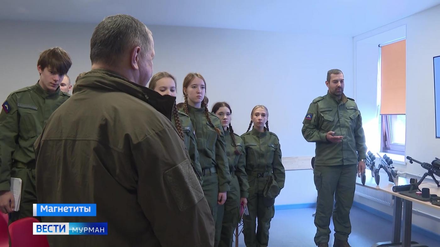 Вице-премьер Юрий Трутнев встретился с инструкторами и курсантами Центра "ВОИН" в Мурманской области