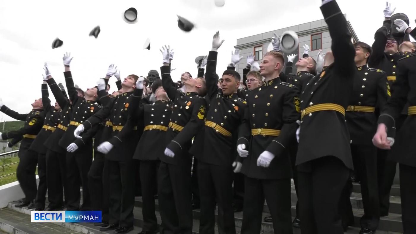 Дисциплина и любовь к Родине: 64 курсанта стали выпускниками Нахимовского училища