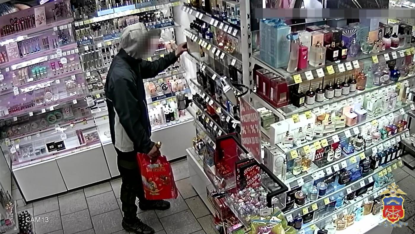 Продал за копейки: мурманчанин украл из магазина косметику и попал под уголовное дело