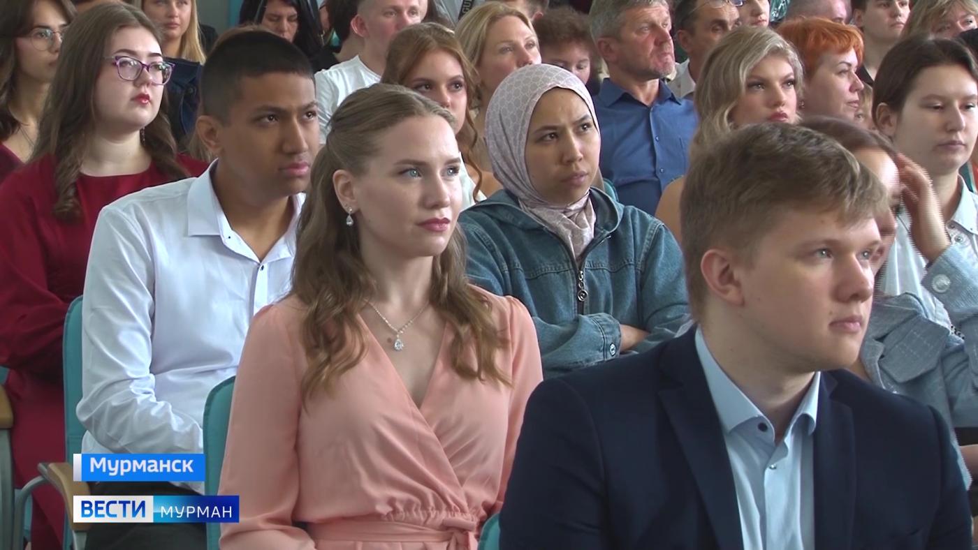 Более 500 дипломированных специалистов покидают стены Мурманского медицинского колледжа