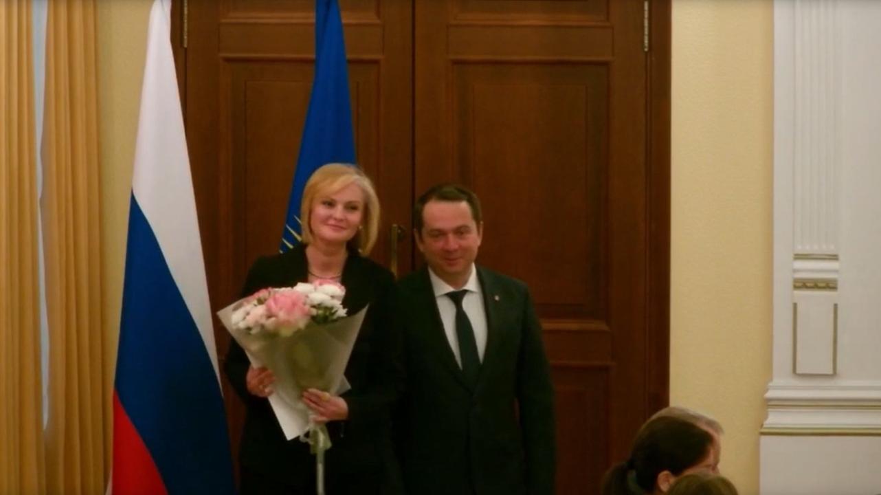 Андрей Чибис вручил благодарственные письма президента РФ представителям организаций за помощь Приморскому району