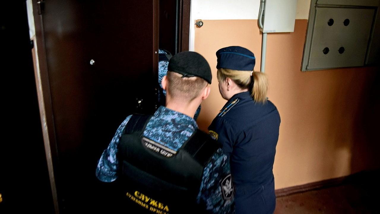 За долги с молотка: мурманские приставы продали имущество компании-должника