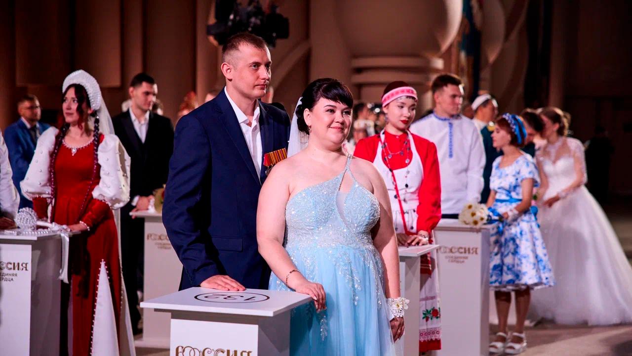 Влюбленные из Заполярного стали мужем и женой на III Всероссийском фестивале "Россия. Соединяя сердца"
