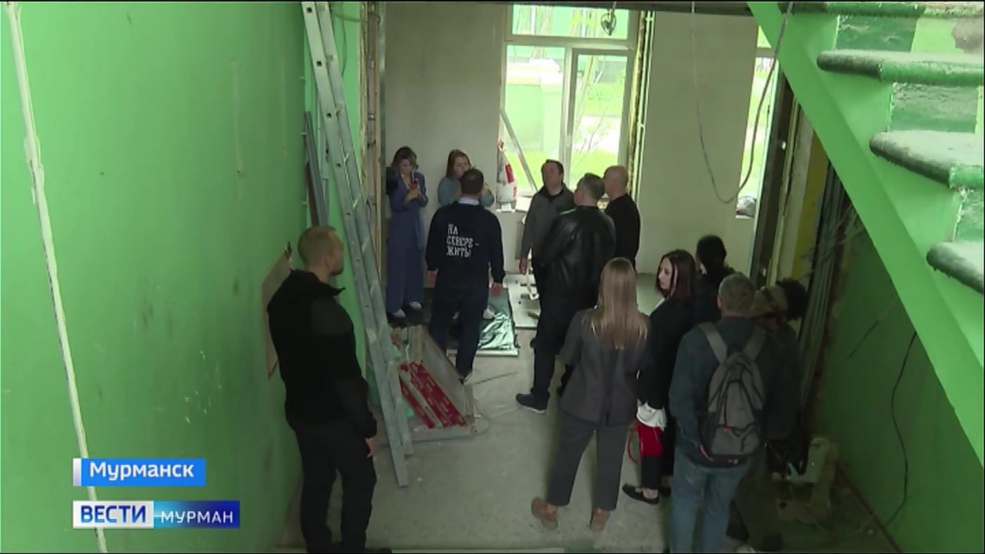 Андрей Чибис осмотрел ряд объектов в центре Мурманска и встретился с жителями Октябрьского округа