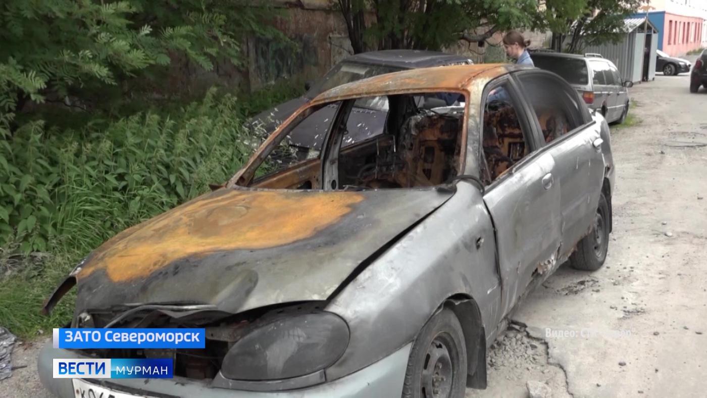Война с автохламом: в Североморске продолжают эвакуацию брошенных машин