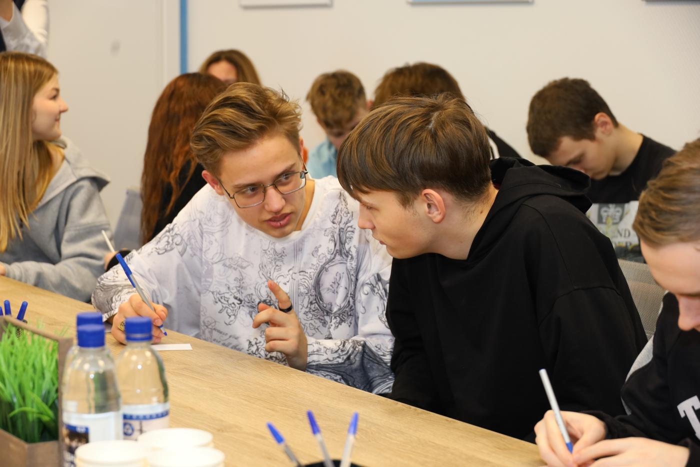 Студенты и школьники Мурманской области освоят навыки трудоустройства через молодежные клубы