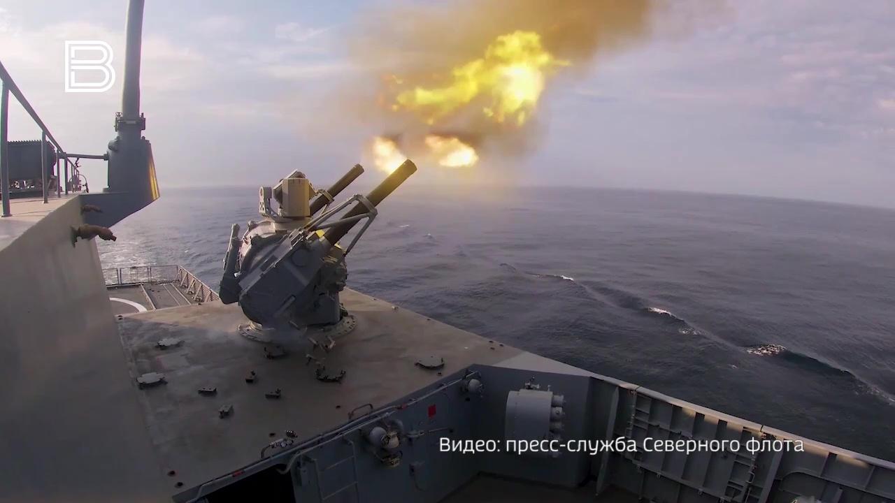 Экипаж фрегата "Адмирал Головко" отработал ракетный удар высокоточным оружием по морским целям в Кольском заливе