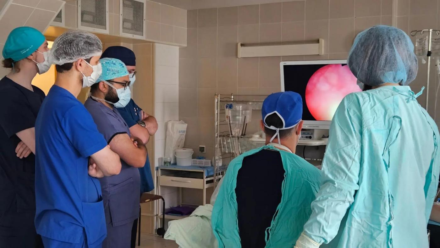 Онколог из МГМУ Сеченова провел мастер-класс для хирургов Мурманской областной больницы