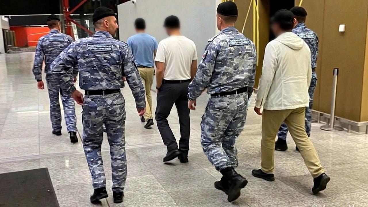 Судебные приставы Мурманской области выдворили на родину 57 иностранцев с начала 2026 года