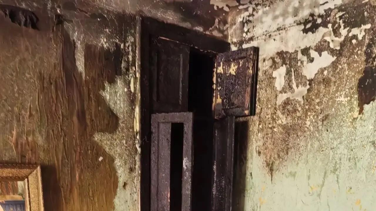 Человека госпитализировали после пожара в жилом доме в Оленегорске