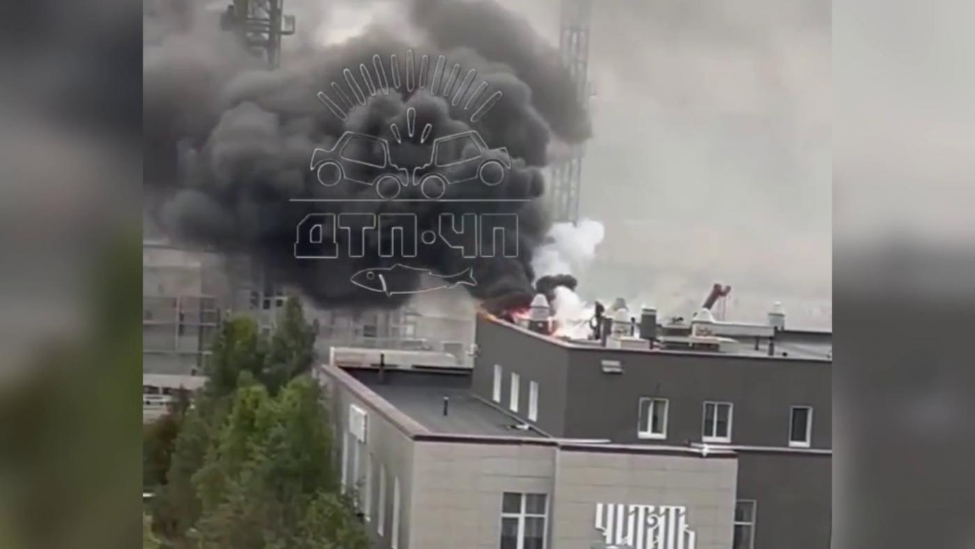 Возгорание на крыше библиотеки в Мурманске на Буркова потушили до прибытия пожарных