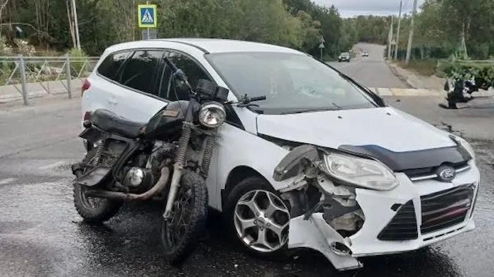 Пострадавшего в ДТП с мотоциклом в Заполярном госпитализировали