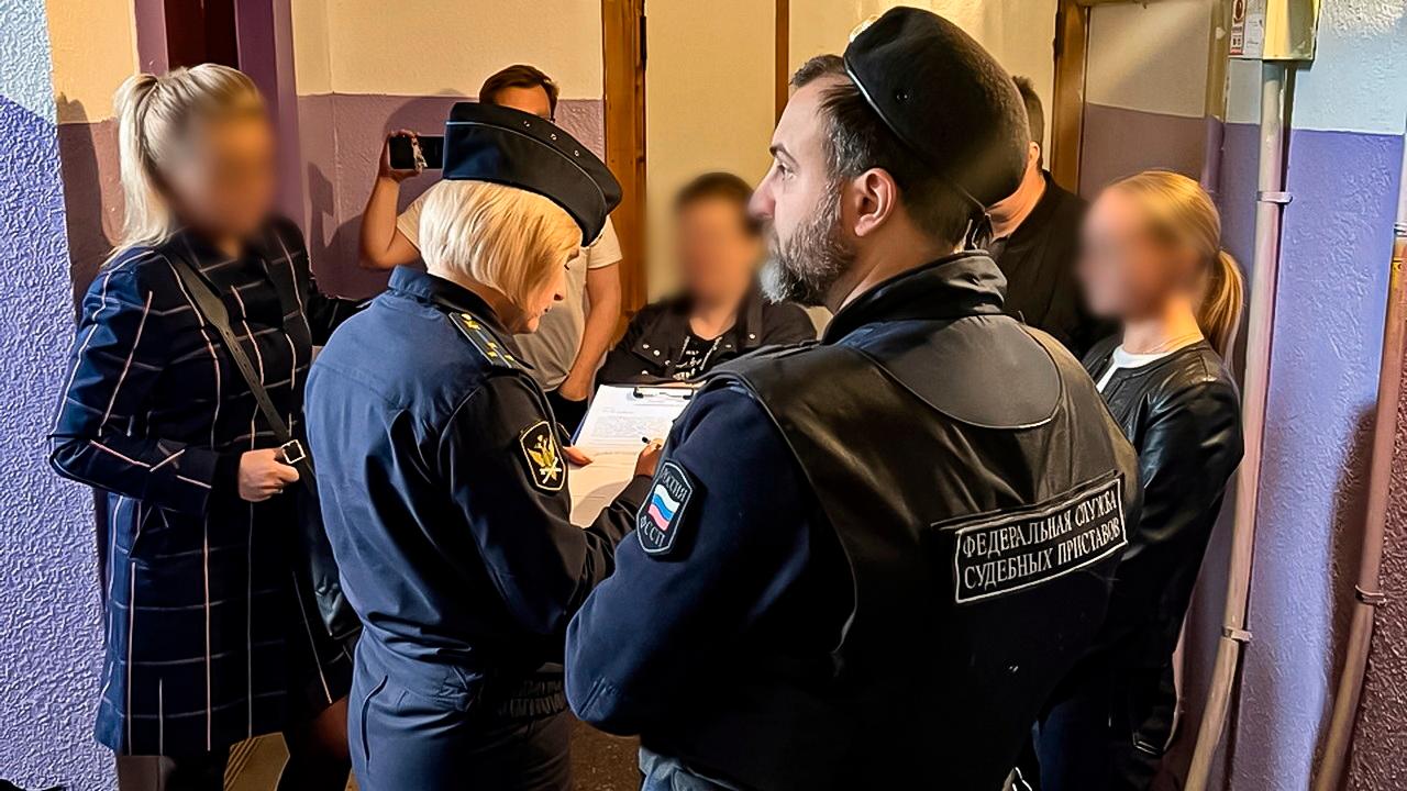 В Мурманске приставы вскрыли квартиру, чтобы вернуть жильцам дома водоснабжение